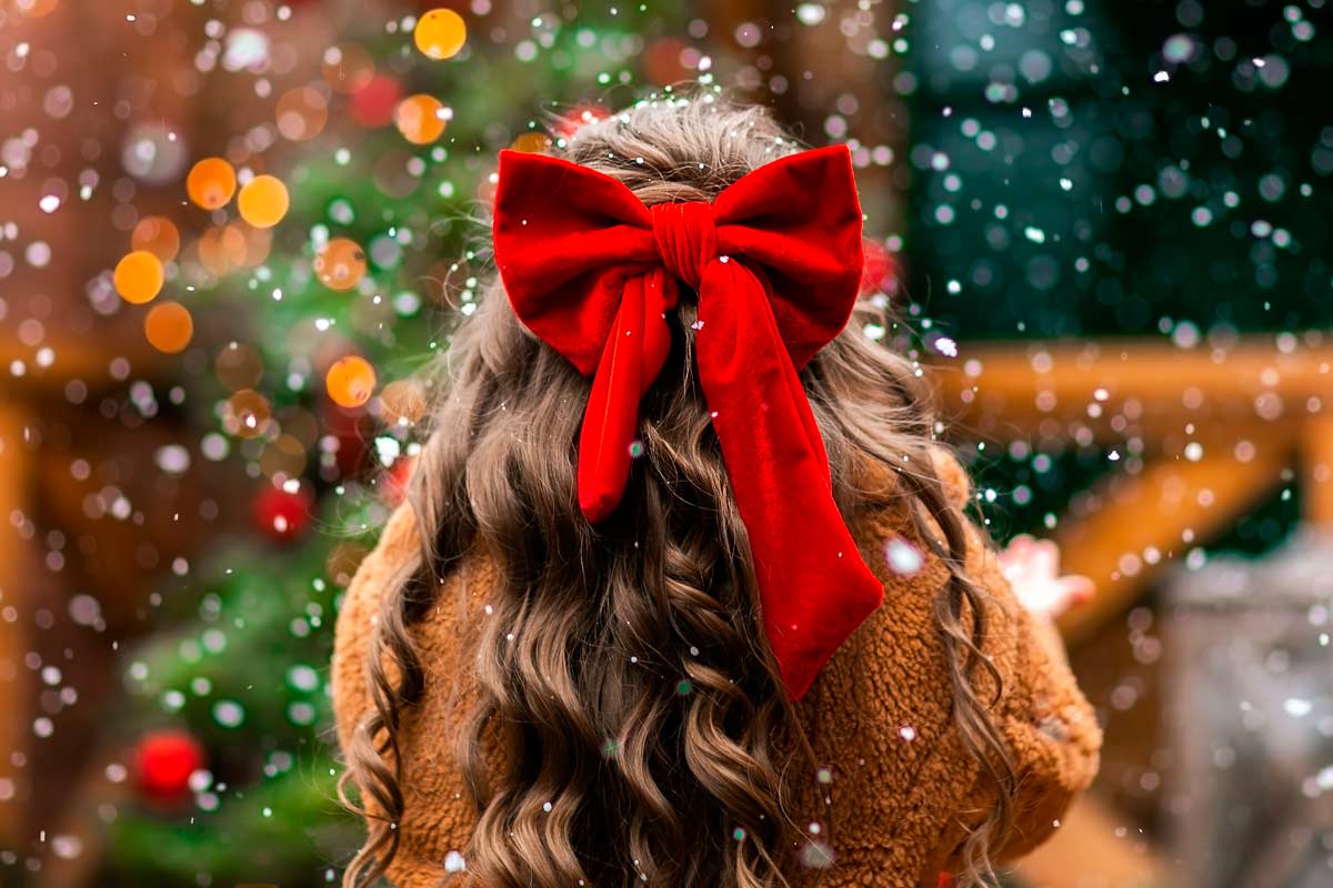 Las ideas de peinados para niñas navideños 10